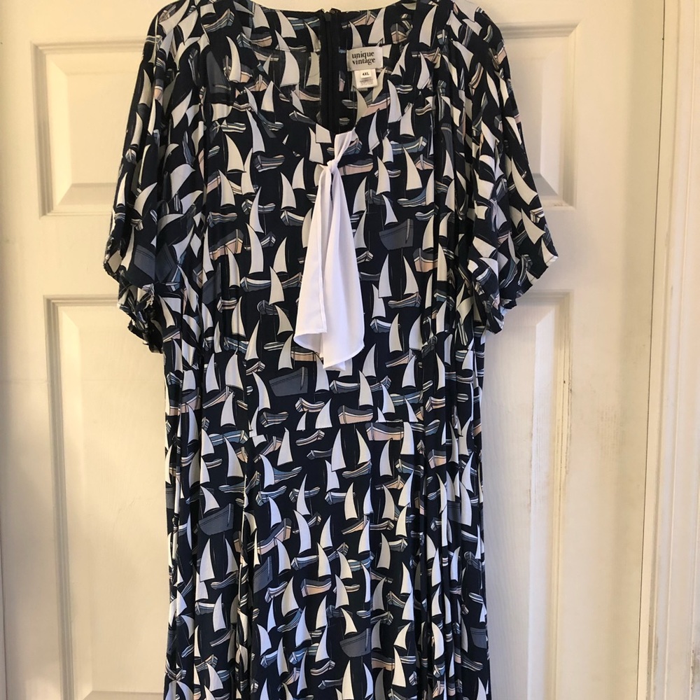 Unique Vintage 40’s style dress SUPER FLATTERING